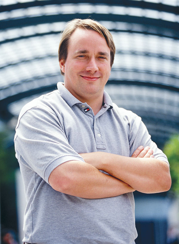 Le hacker open source Linus Torvald en 2002 (Crédit / auteur inconnu, permission de Martin Streicher de linuxmag.com pour wikimedia.org sous CC BY-SA 3.0)